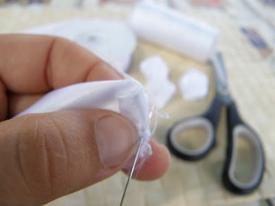 نقره لتكبير أو تصغير الصورة ونقرتين لعرض الصورة في صفحة مستقلة بحجمها الطبيعي